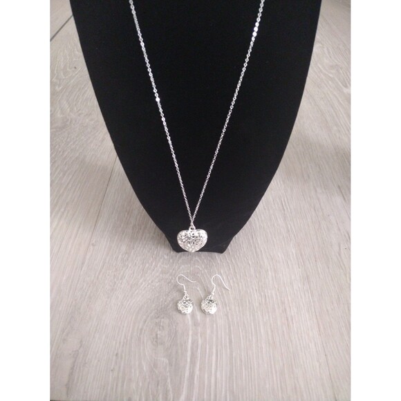 Silver Tone Heart Necklace and Earrings Set - New - Picture 2 of 7